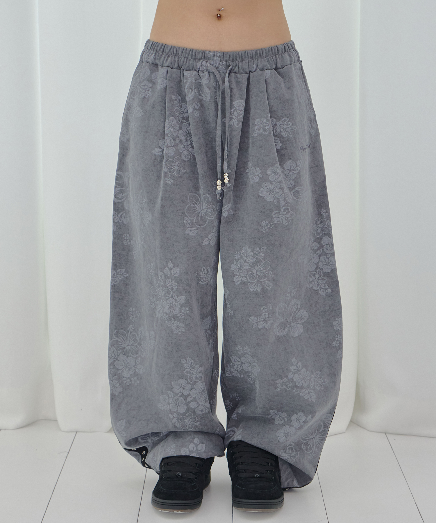 FLOWER TRACK PANTS (CHARCOAL) F26QD157