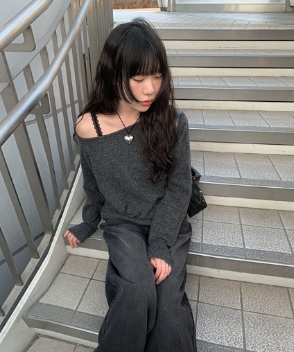 [華奢なフィット/春新作] セミクロップドワンオフショルダーニット (8color)